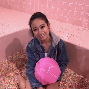 Meet your Posher, Annie